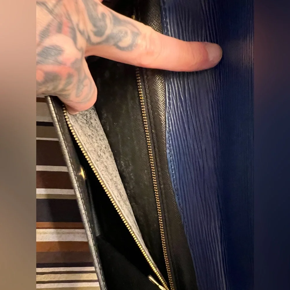 Louis Vuitton Montaigne EPI Clutch w/Coa - Picture 12 of 16